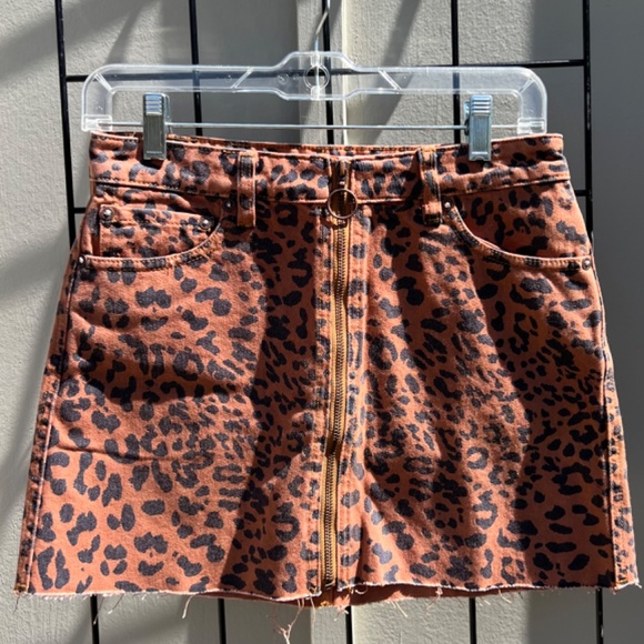WE THE FREE- FREE PEOPLE- Cheetah Mini Skirt - Picture 4 of 8